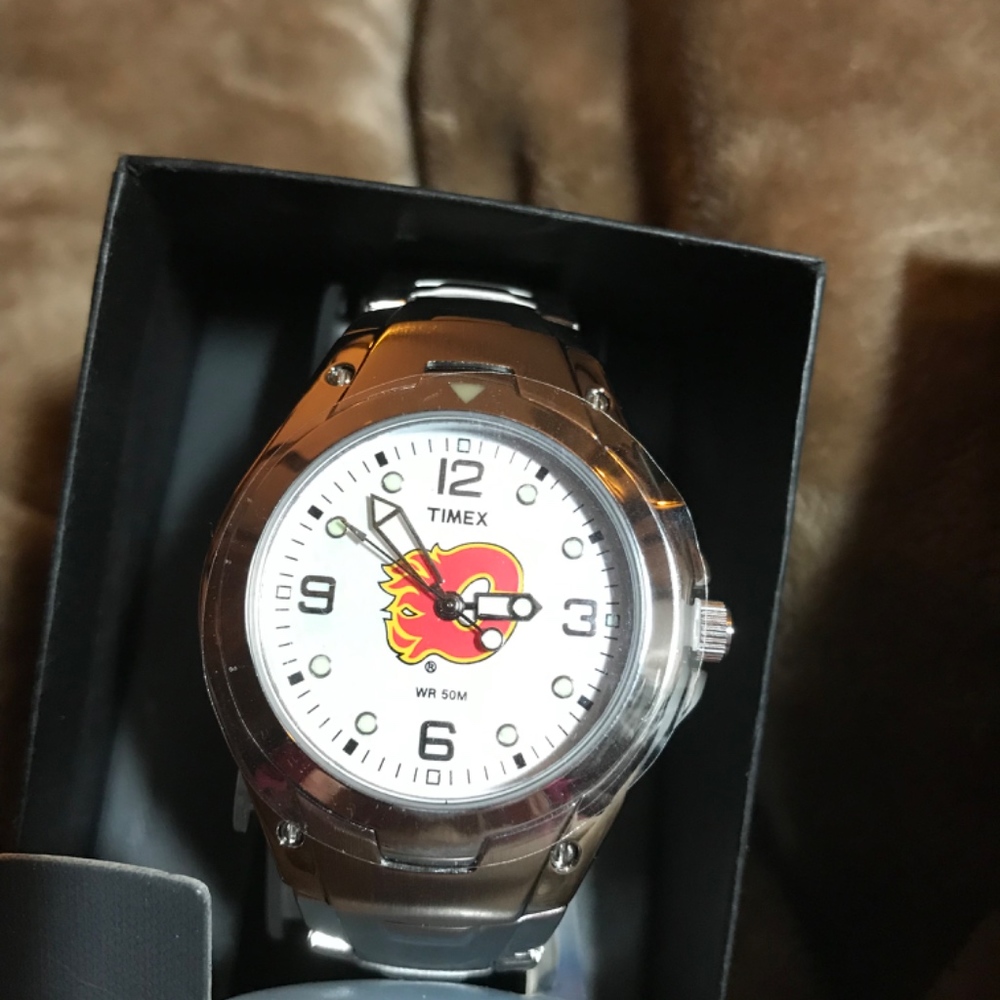 Timex flames watch - Picture 2 of 2
